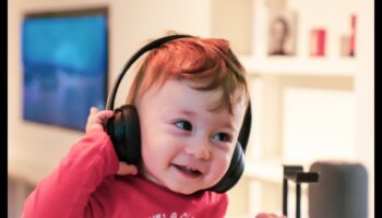 Serenade senzoriale: creșterea experienței copilului cu muzica